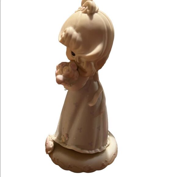 Precious Moments Growing In Grace Age 16 Figurine Girl holding Bouquet of Flowe - Picture 2 of 6
